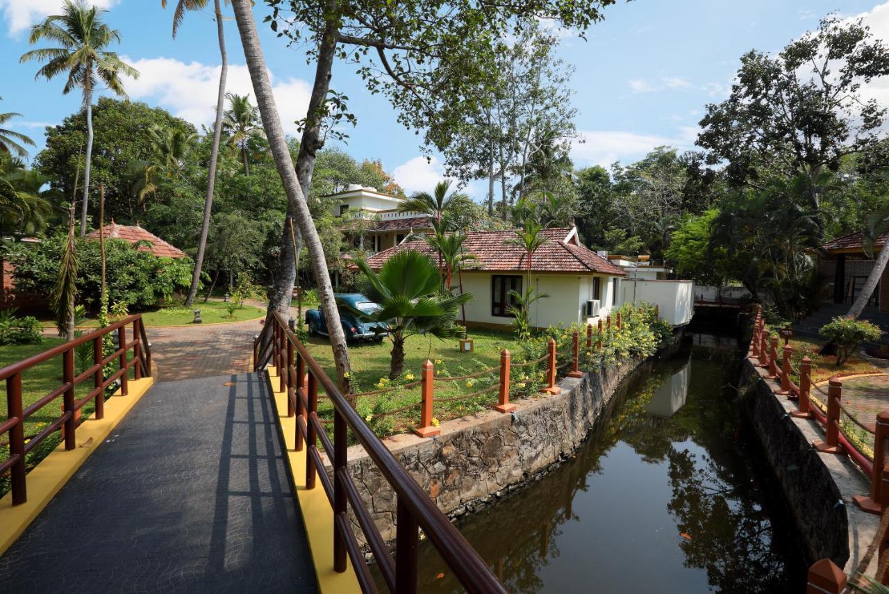 The World Backwaters, Alleppey Hotel Kumarakom Exterior photo