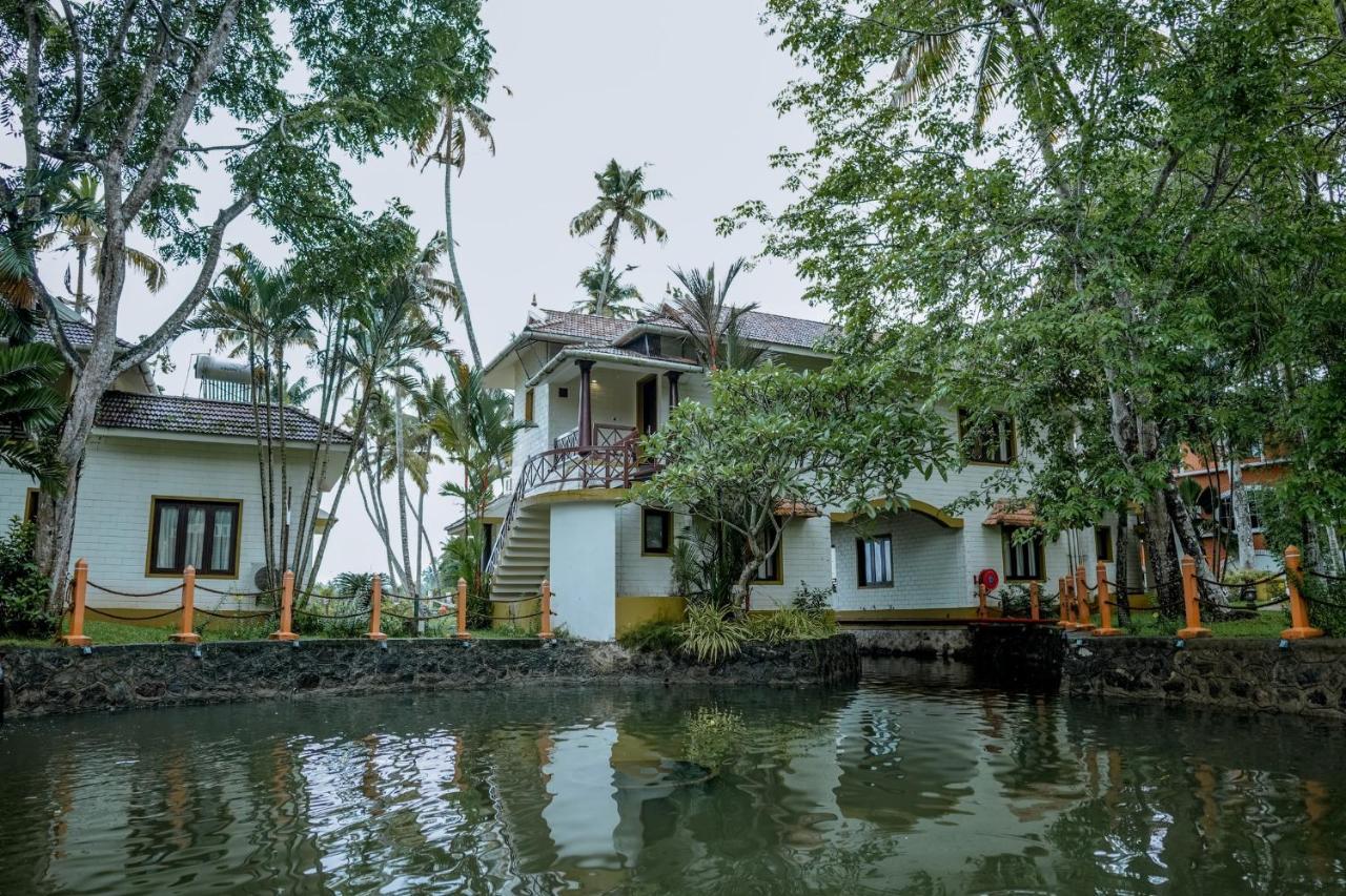 The World Backwaters, Alleppey Hotel Kumarakom Exterior photo