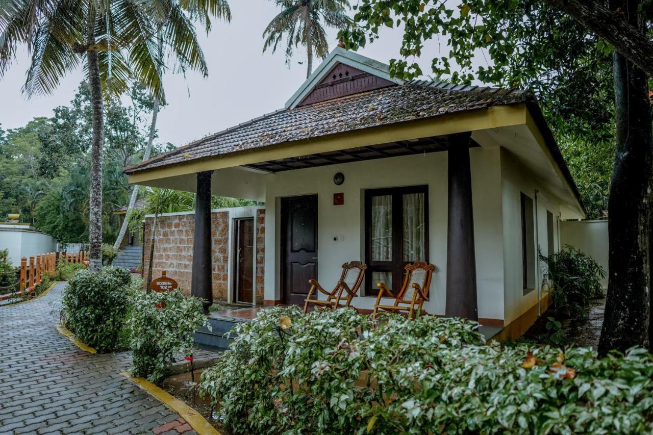 The World Backwaters, Alleppey Hotel Kumarakom Exterior photo