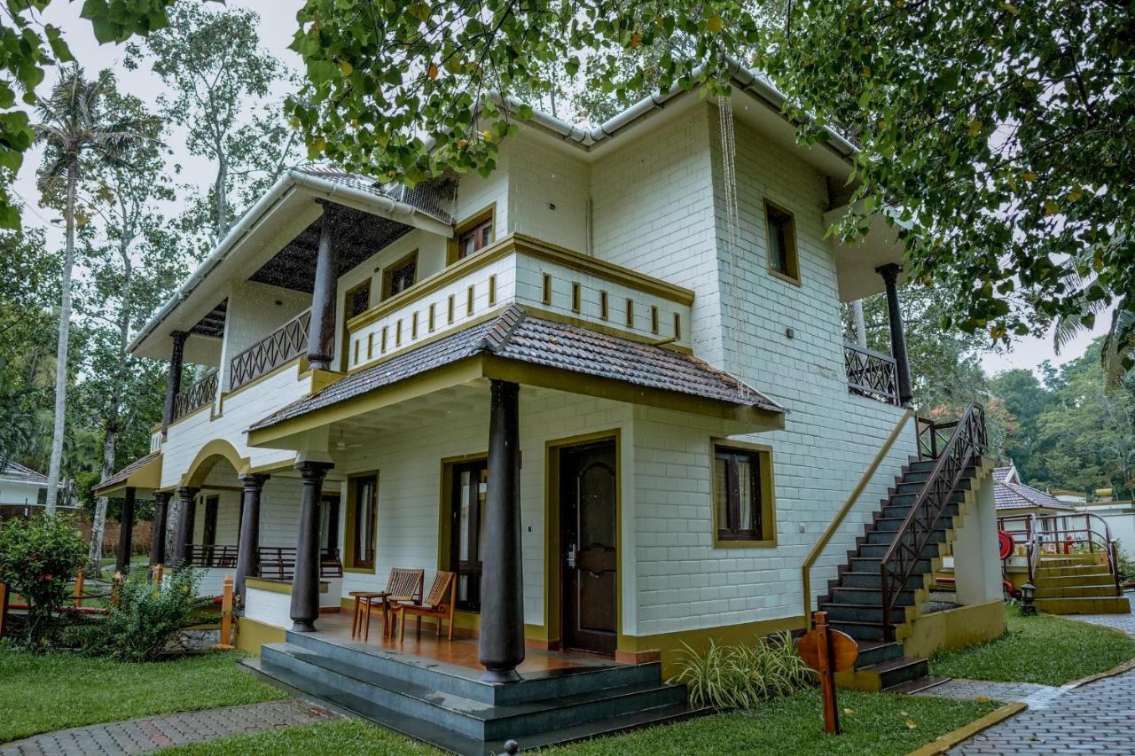 The World Backwaters, Alleppey Hotel Kumarakom Exterior photo